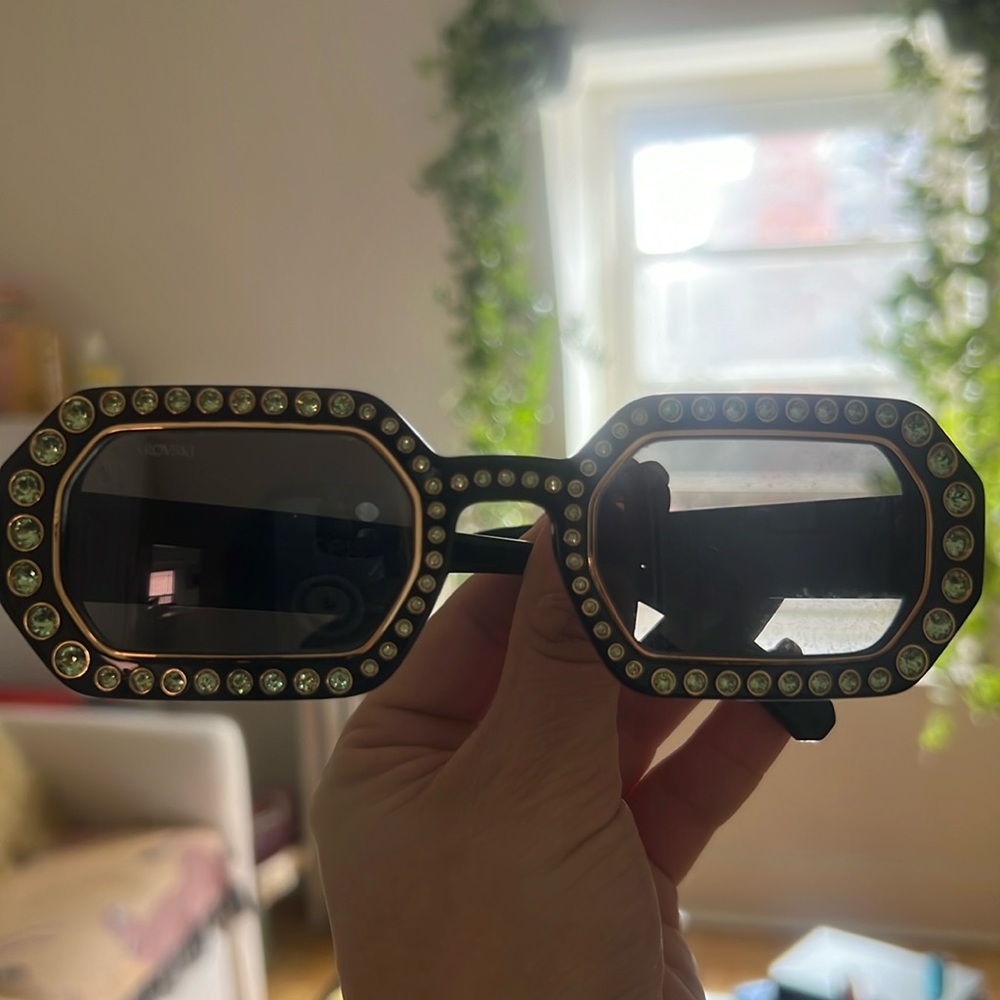 Swarovski black/green sunnies